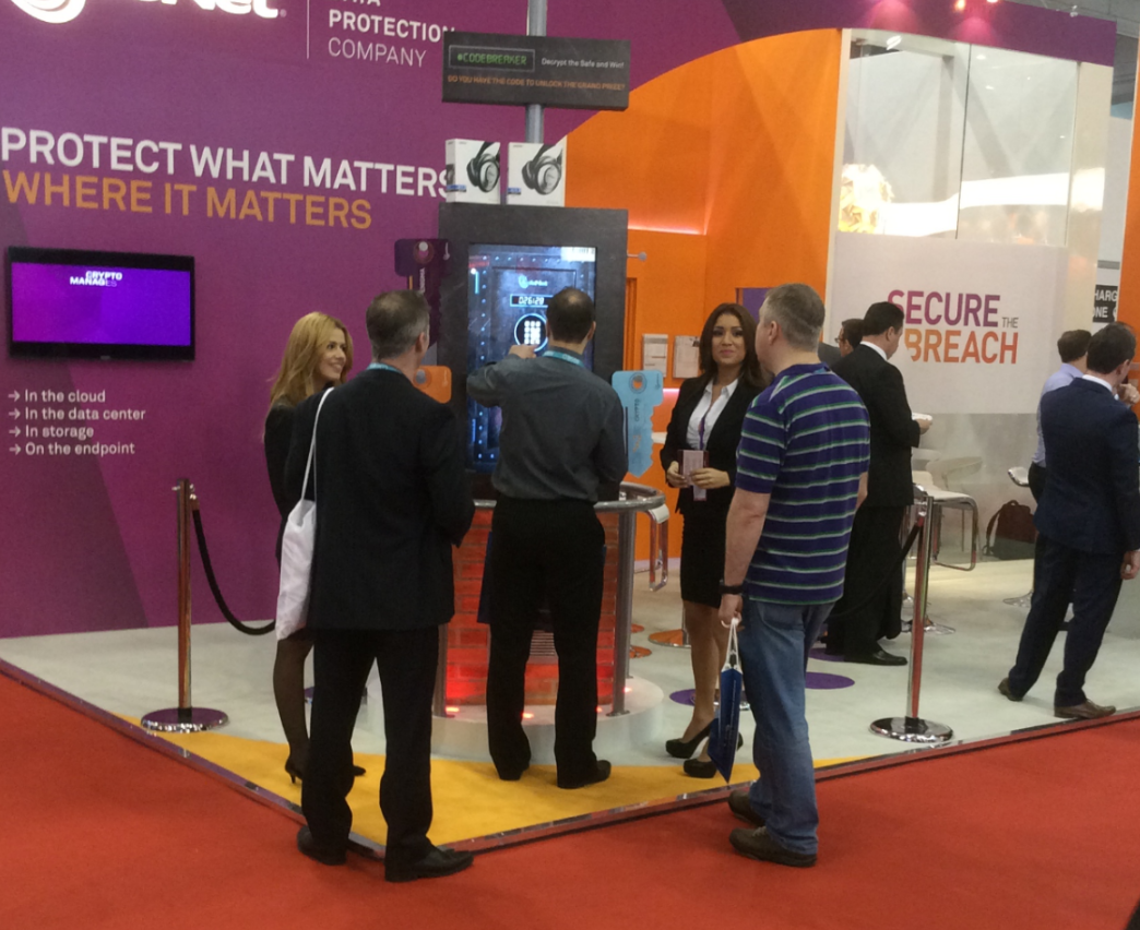 3 ways exhibition booth staff can support your B2B live marketing